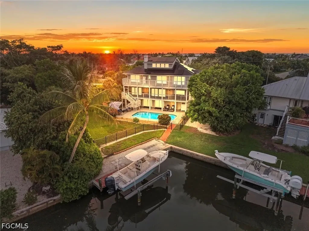 1048 Kings Crown Drive Sanibel FL 33957