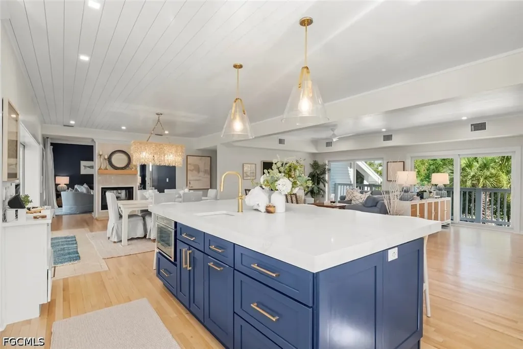 1048 Kings Crown Drive Sanibel FL 33957
