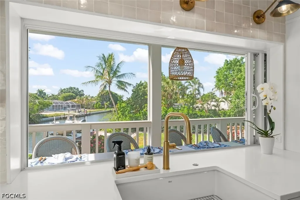 1048 Kings Crown Drive Sanibel FL 33957