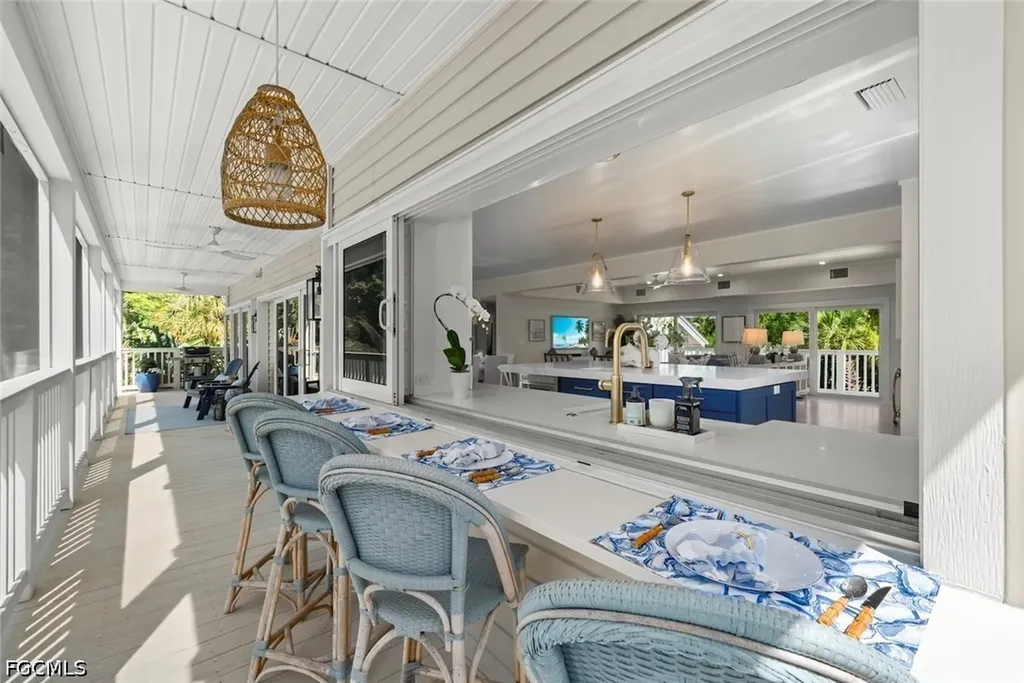 1048 Kings Crown Drive Sanibel FL 33957