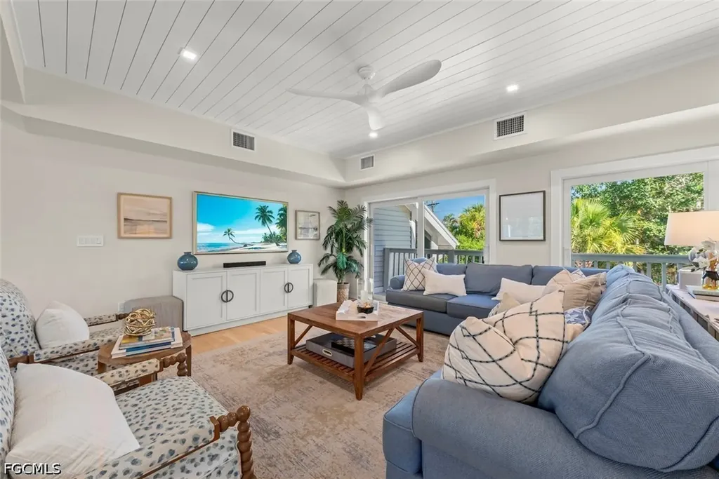 1048 Kings Crown Drive Sanibel FL 33957