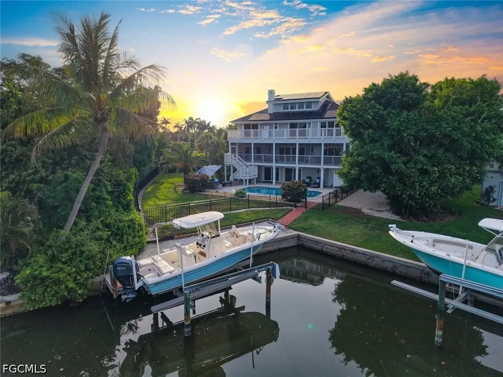 1048 Kings Crown Drive Sanibel FL 33957