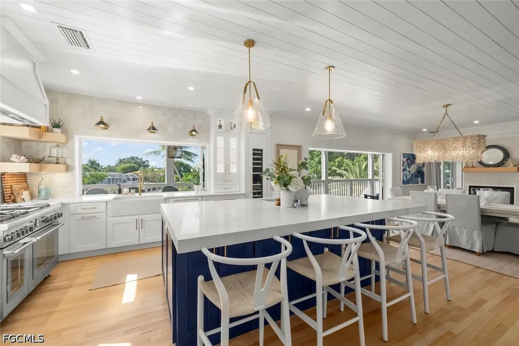1048 Kings Crown Drive Sanibel FL 33957