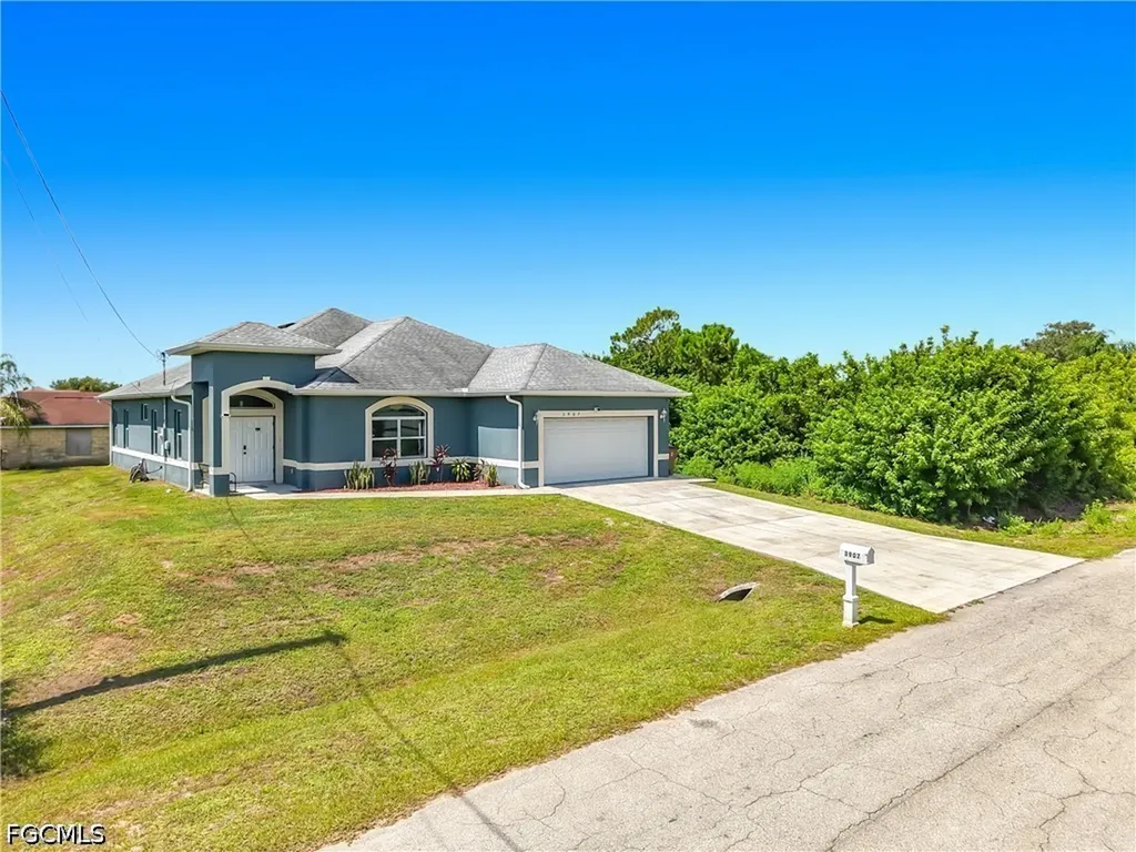 3907 11th Street SW Lehigh Acres FL 33976