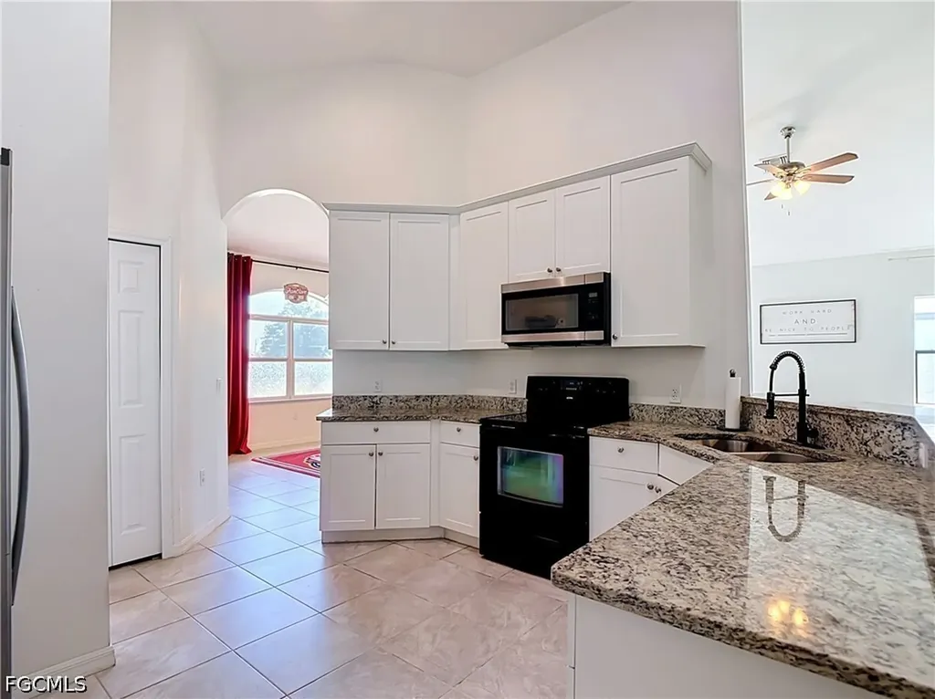 3907 11th Street SW Lehigh Acres FL 33976
