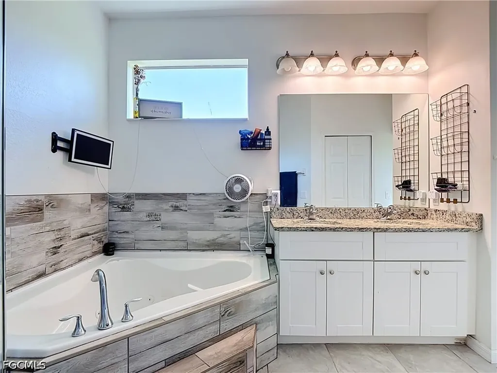 3907 11th Street SW Lehigh Acres FL 33976