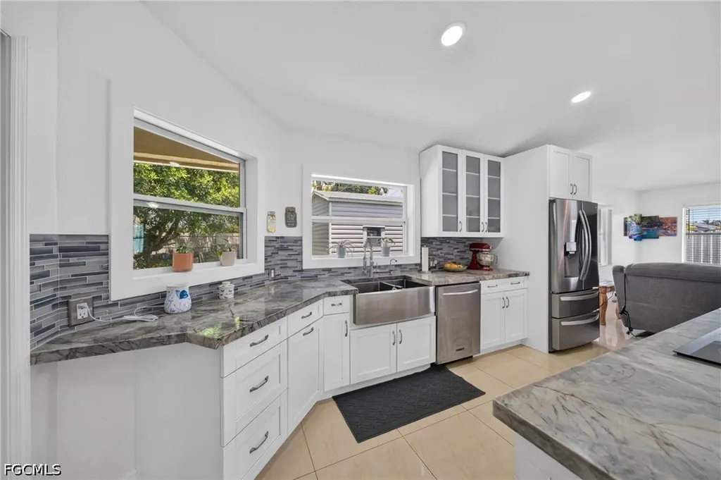 622 SE 10th Avenue Cape Coral FL 33990