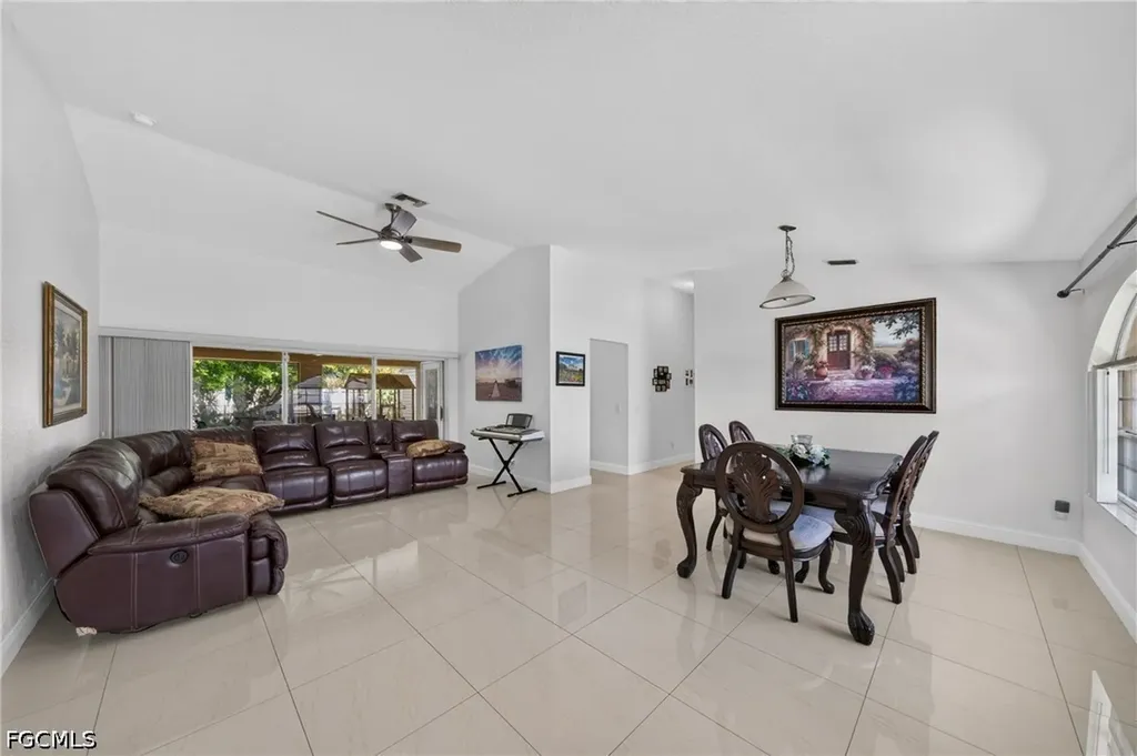 622 SE 10th Avenue Cape Coral FL 33990