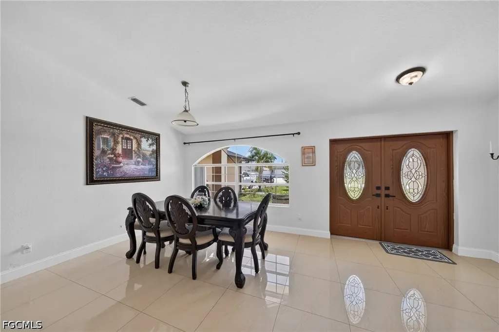 622 SE 10th Avenue Cape Coral FL 33990