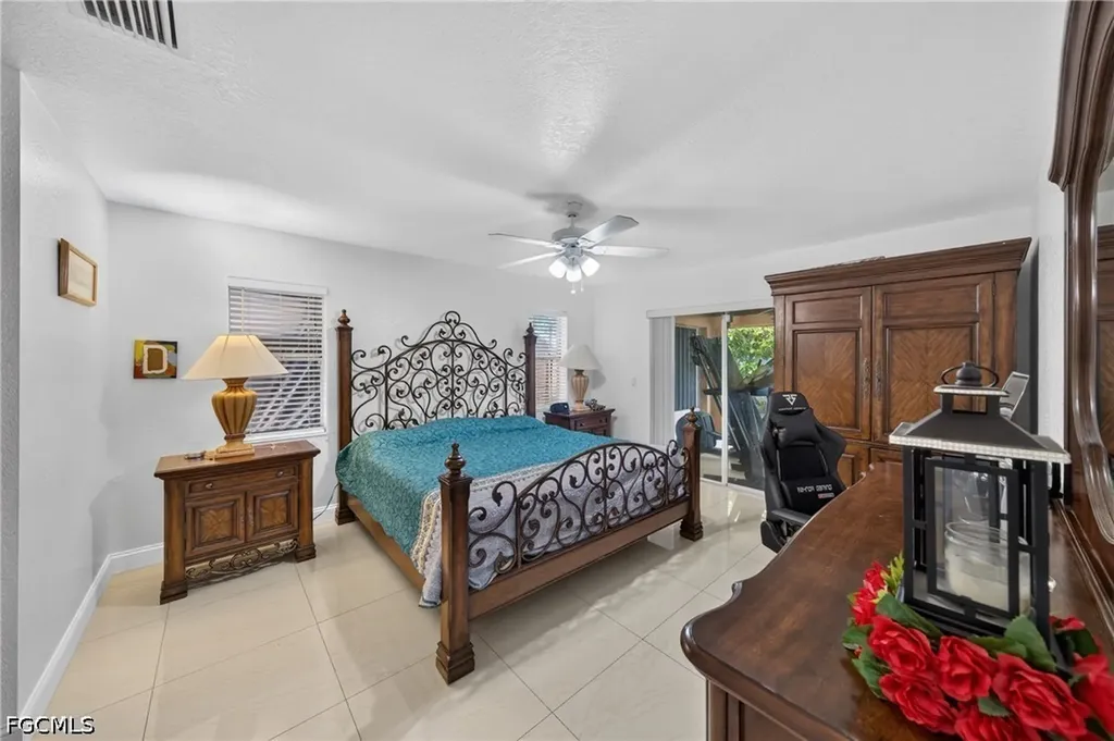 622 SE 10th Avenue Cape Coral FL 33990