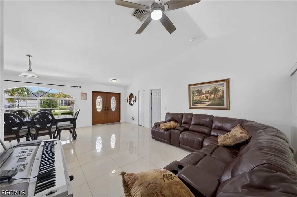 622 SE 10th Avenue Cape Coral FL 33990