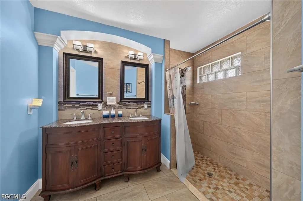 622 SE 10th Avenue Cape Coral FL 33990
