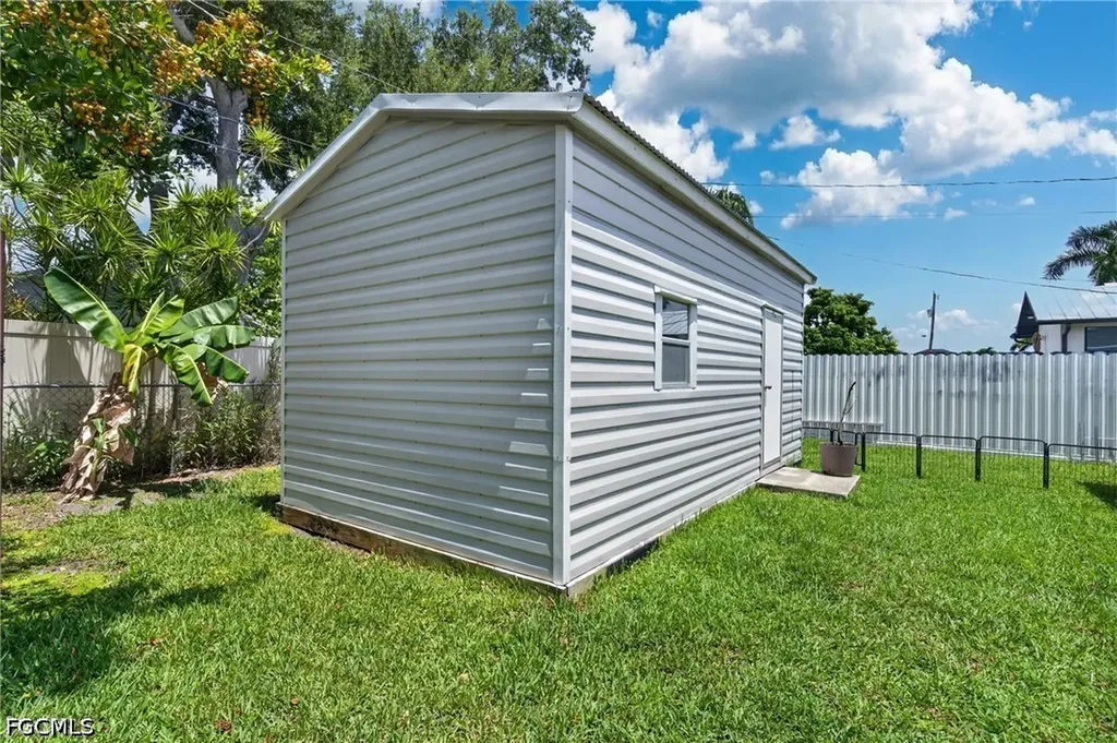 622 SE 10th Avenue Cape Coral FL 33990