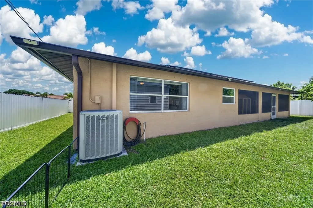 622 SE 10th Avenue Cape Coral FL 33990