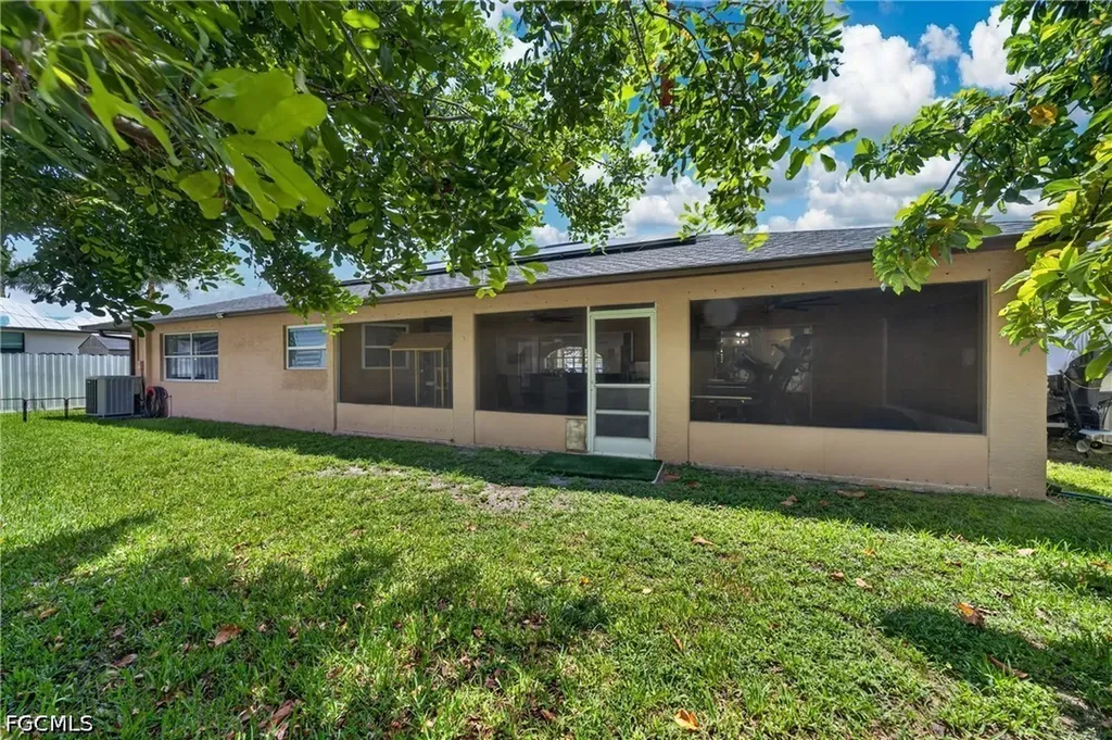 622 SE 10th Avenue Cape Coral FL 33990