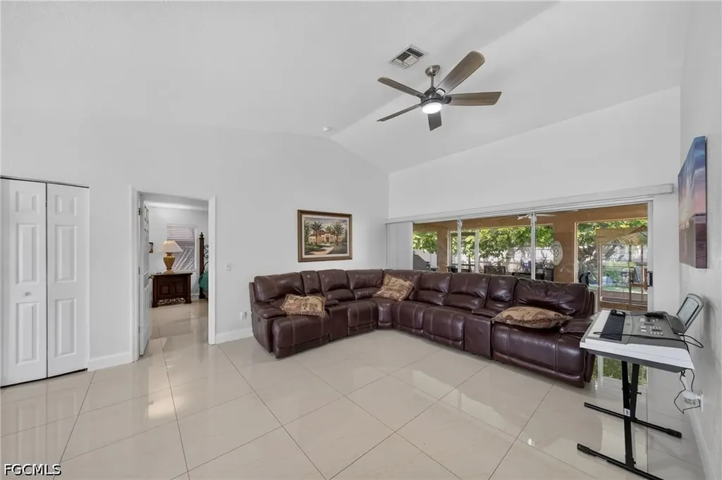 622 SE 10th Avenue Cape Coral FL 33990