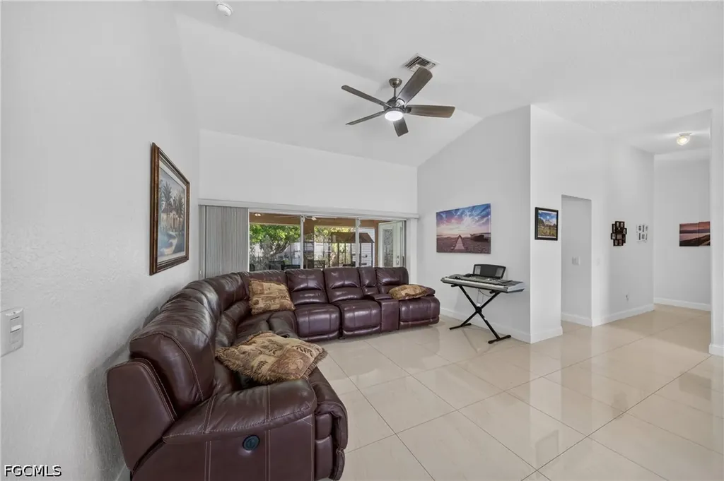 622 SE 10th Avenue Cape Coral FL 33990