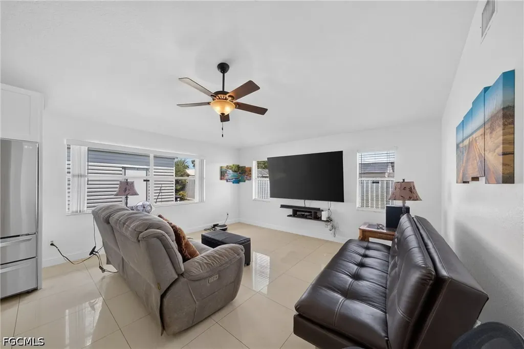 622 SE 10th Avenue Cape Coral FL 33990