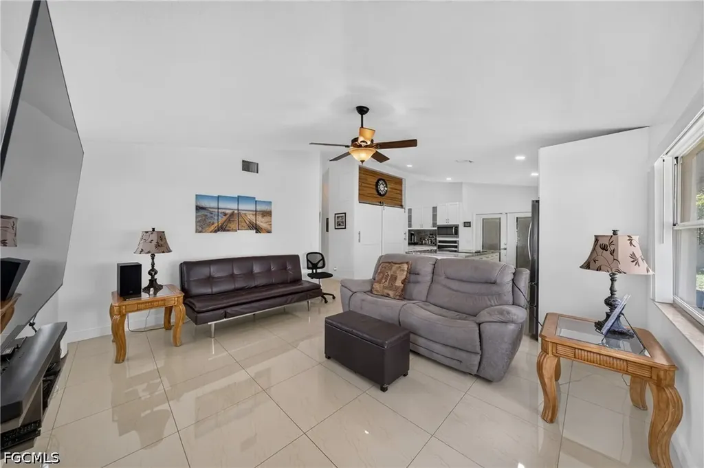 622 SE 10th Avenue Cape Coral FL 33990