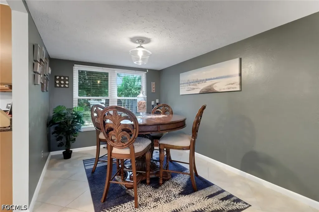208 Cape Coral Parkway E Cape Coral FL 33904