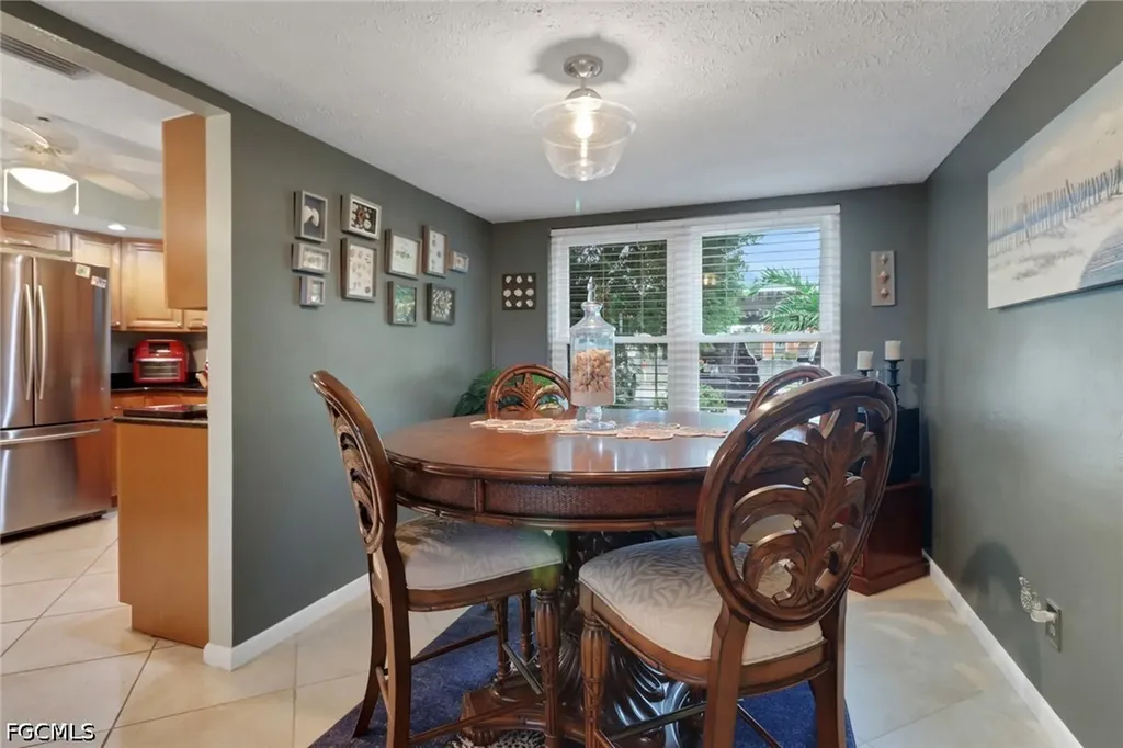 208 Cape Coral Parkway E Cape Coral FL 33904