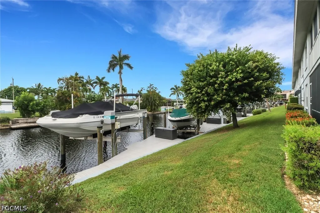 208 Cape Coral Parkway E Cape Coral FL 33904