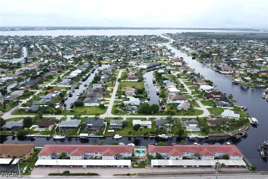 208 Cape Coral Parkway E Cape Coral FL 33904