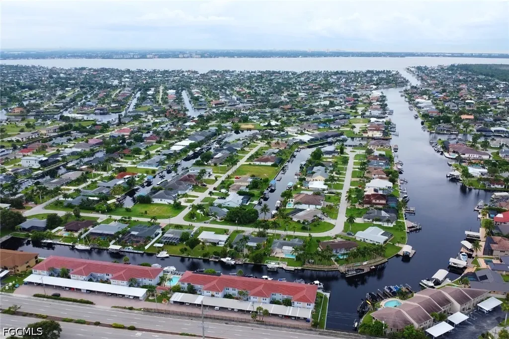 208 Cape Coral Parkway E Cape Coral FL 33904