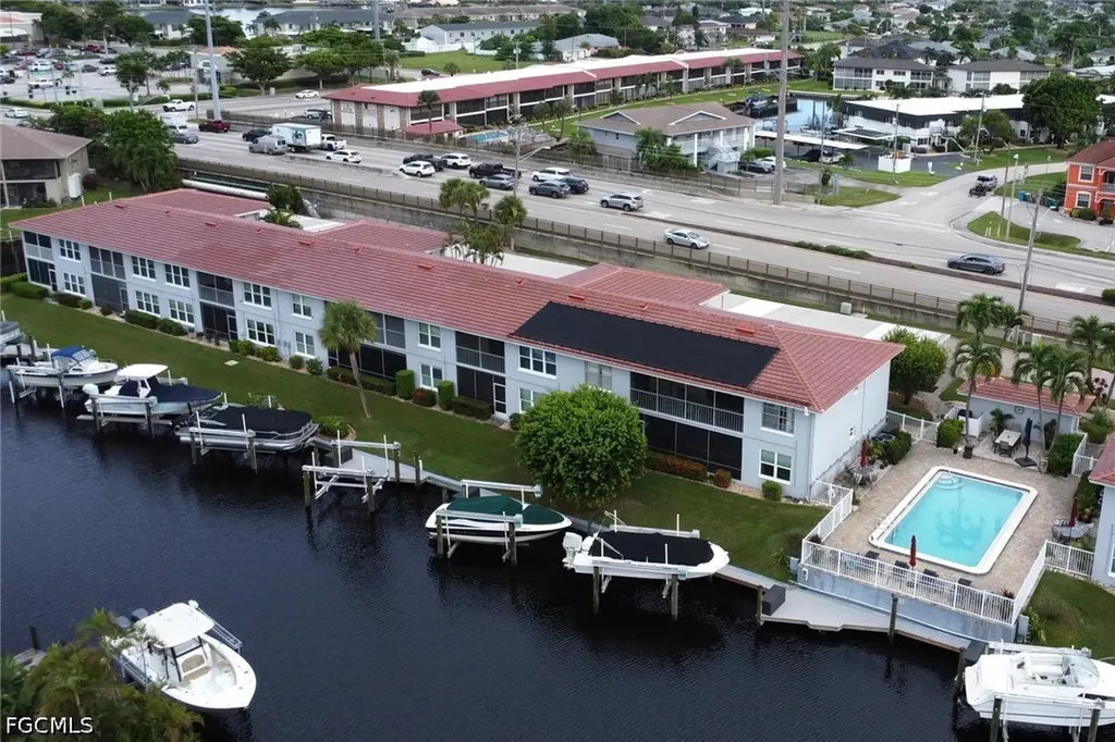 208 Cape Coral Parkway E Cape Coral FL 33904