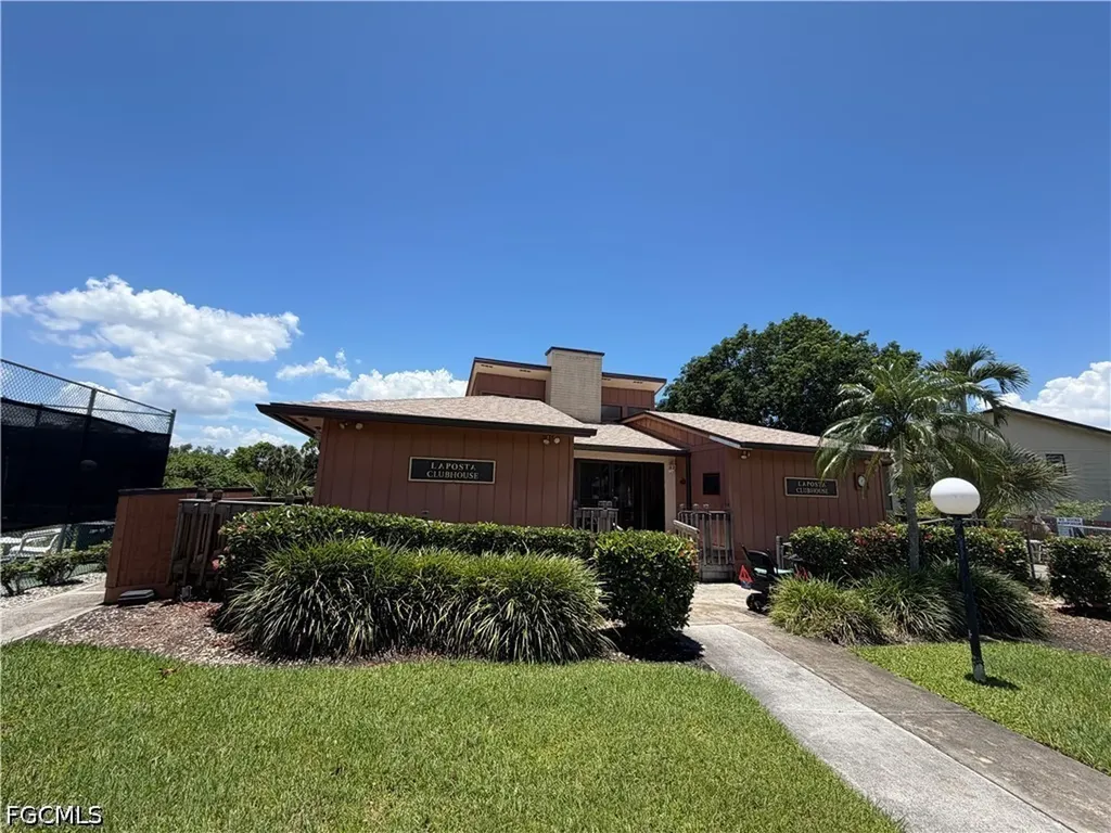 5735 Foxlake Drive North Fort Myers FL 33917