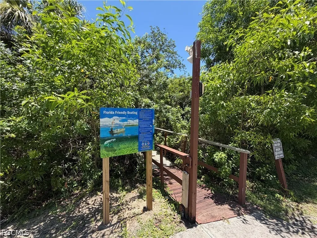5735 Foxlake Drive North Fort Myers FL 33917