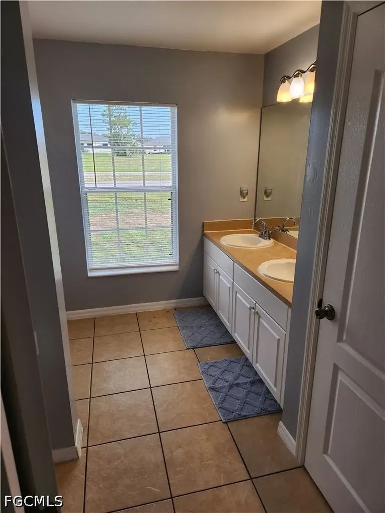 1627 S Gator Circle Cape Coral FL 33909