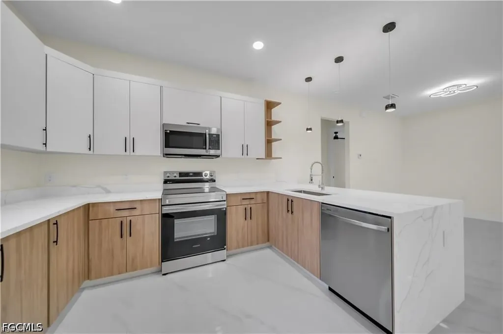 4016 9th Street SW Lehigh Acres FL 33976