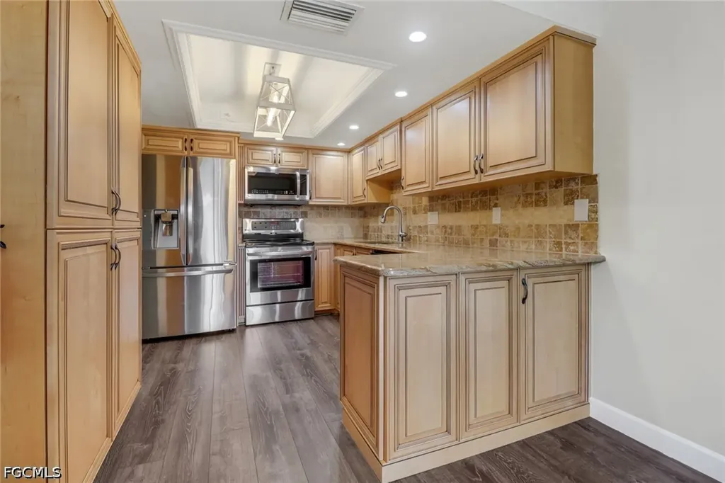 7115 Lakeridge Court Fort Myers FL 33907