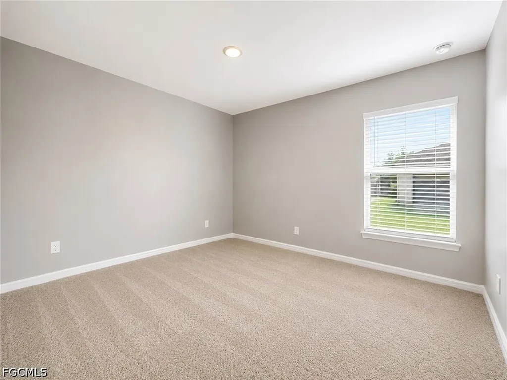2728 NE 5th Place Cape Coral FL 33909