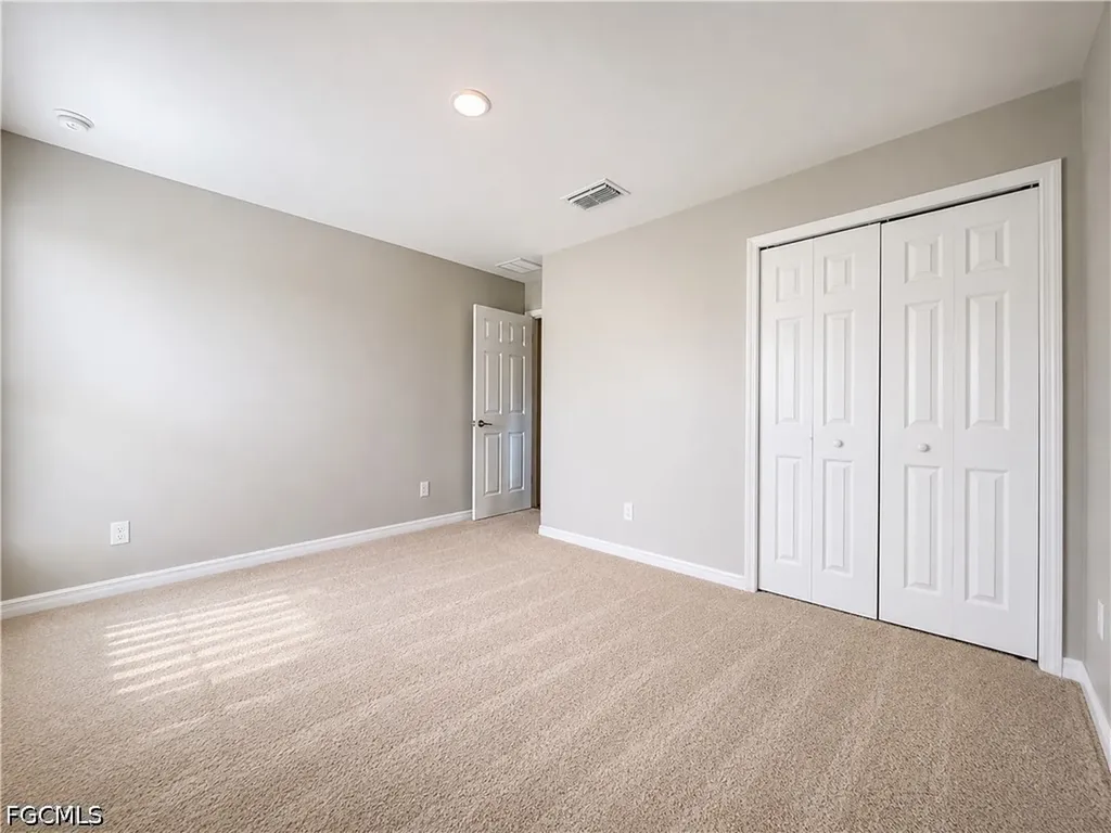 2728 NE 5th Place Cape Coral FL 33909