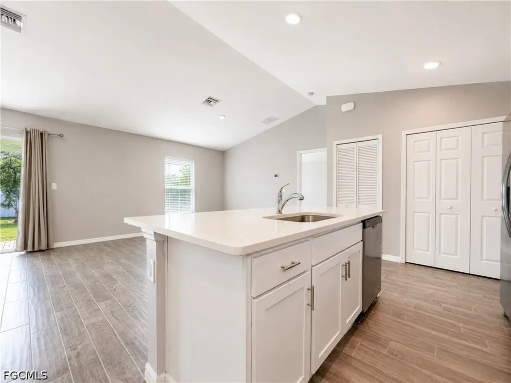 2728 NE 5th Place Cape Coral FL 33909
