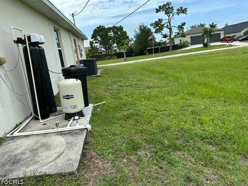 2701 NW 4th Terrace Cape Coral FL 33993