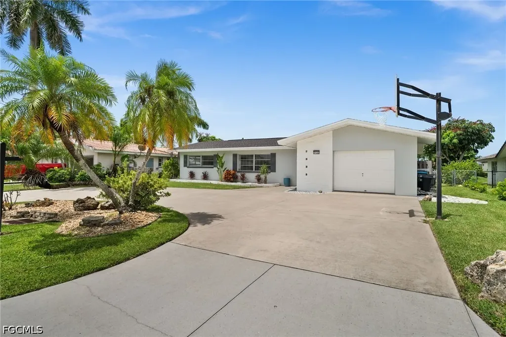 5122 SW 3rd Avenue Cape Coral FL 33914