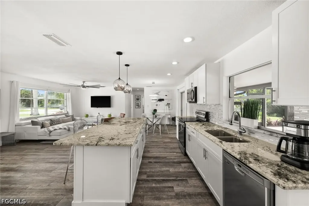 5122 SW 3rd Avenue Cape Coral FL 33914