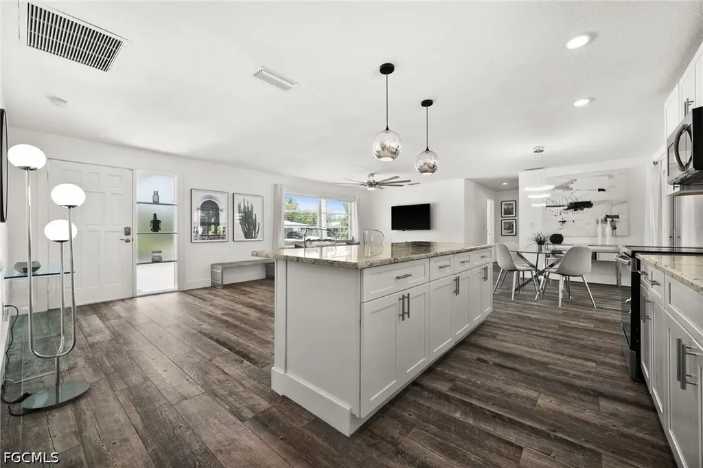 5122 SW 3rd Avenue Cape Coral FL 33914