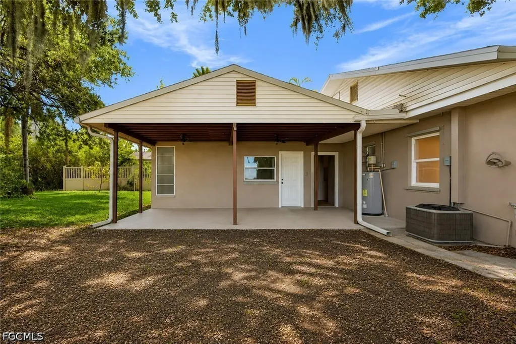209 Kingston Drive Fort Myers FL 33905