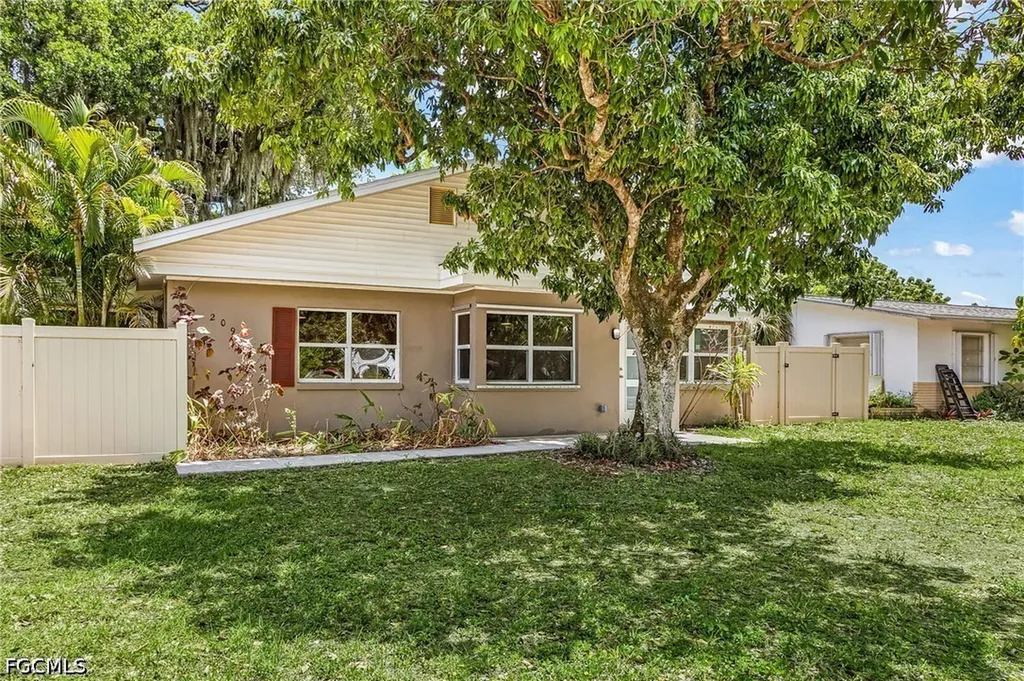 209 Kingston Drive Fort Myers FL 33905