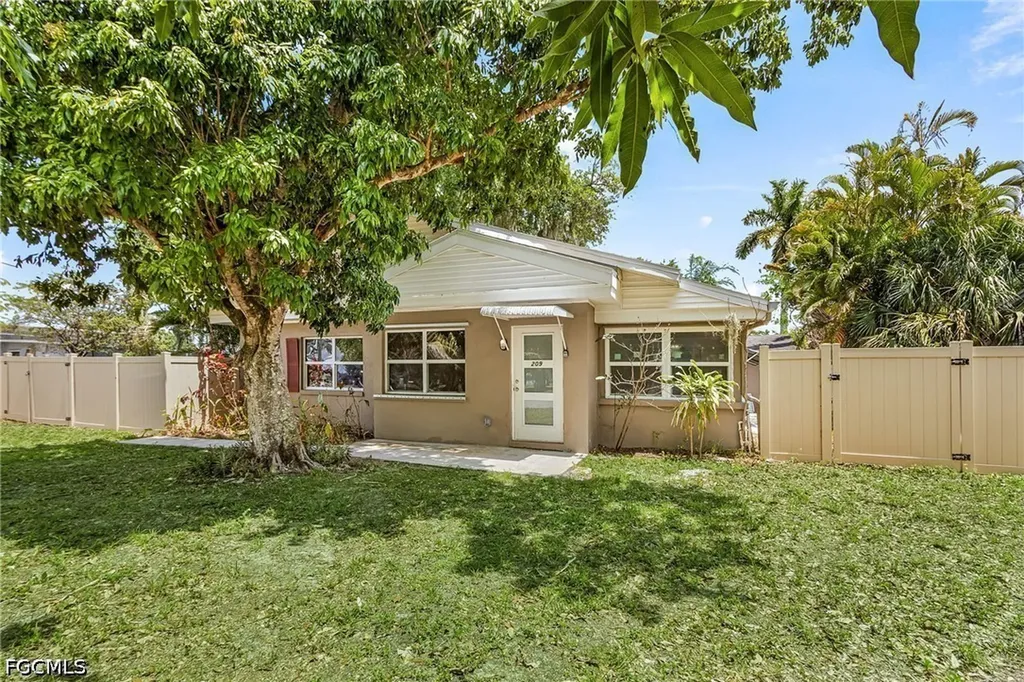 209 Kingston Drive Fort Myers FL 33905