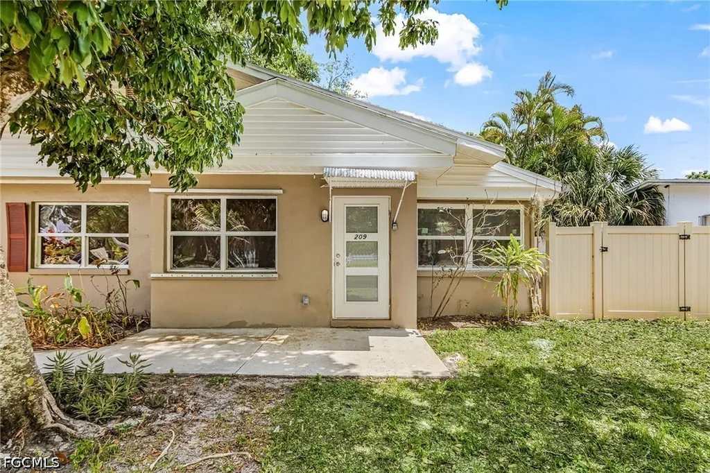 209 Kingston Drive Fort Myers FL 33905
