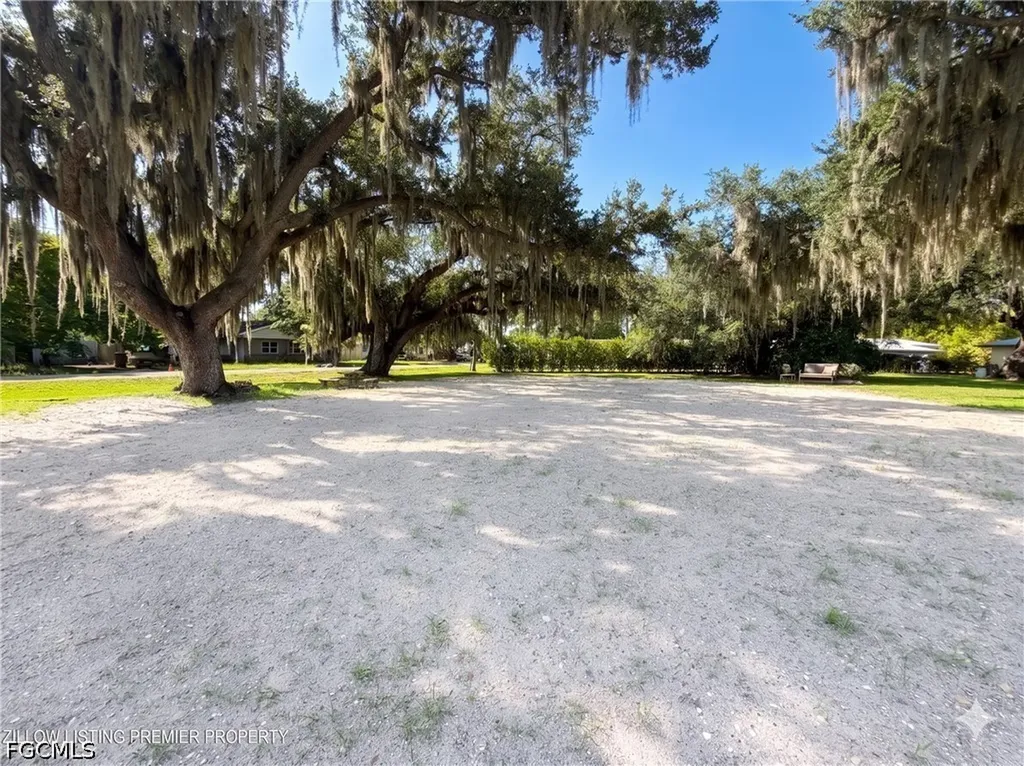 209 Kingston Drive Fort Myers FL 33905
