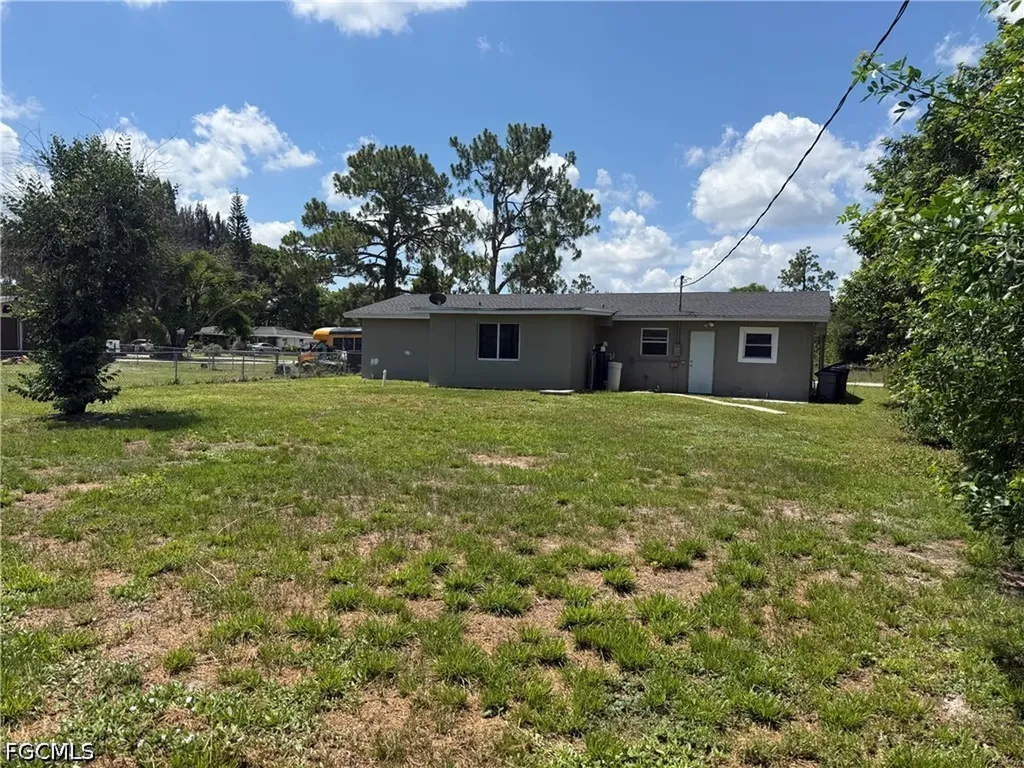 2199 Wyandotte Avenue Alva FL 33920