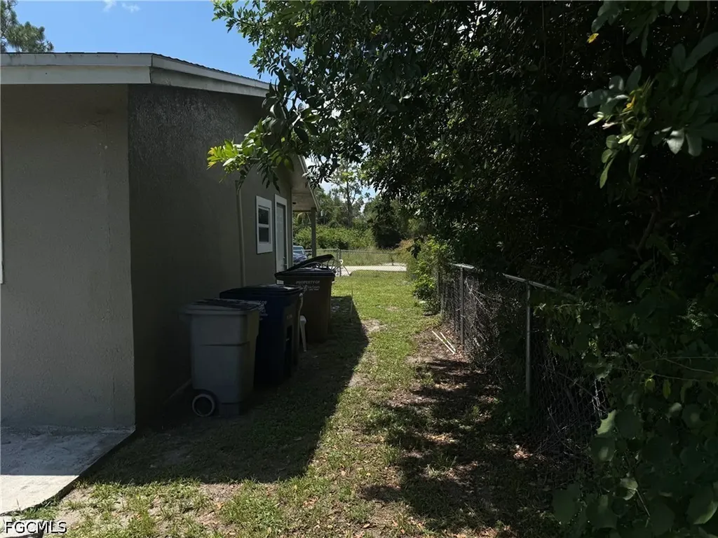 2199 Wyandotte Avenue Alva FL 33920