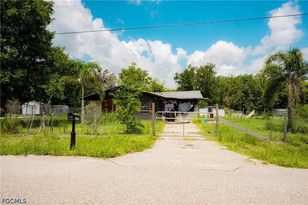 1553 SE Carnahan Avenue Arcadia FL 34266