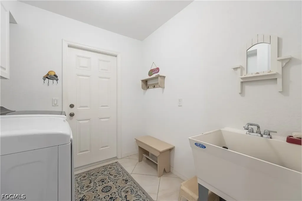 324 SW 21st Terrace Cape Coral FL 33991